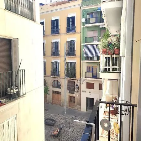 Charming & Spacious In Historic Centre & Short Walk To Apartment *