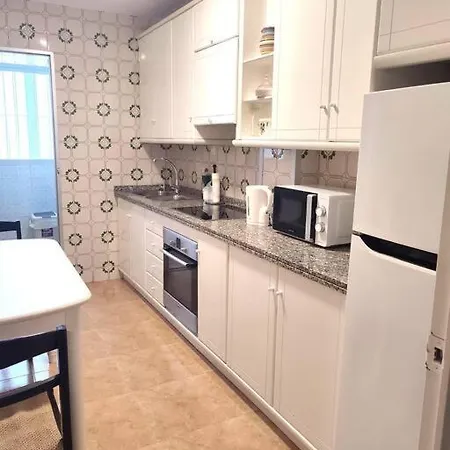 Apartment Charming & Spacious In Historic Centre & Short Walk To