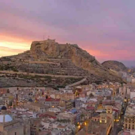 Charming & Spacious In Historic Centre & Short Walk To Alicante