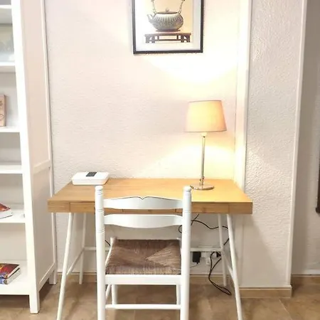Apartment Charming & Spacious In Historic Centre & Short Walk To