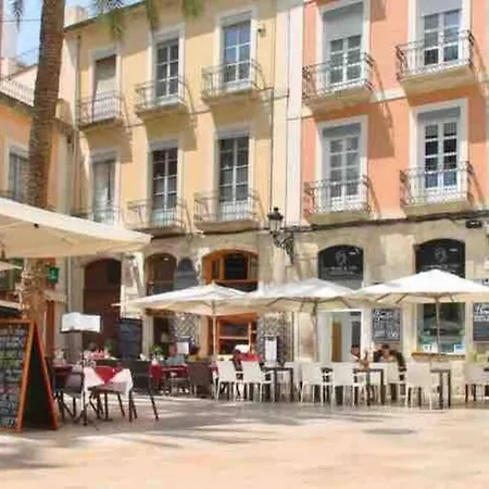 Lägenhet Charming & Spacious In Historic Centre & Short Walk To