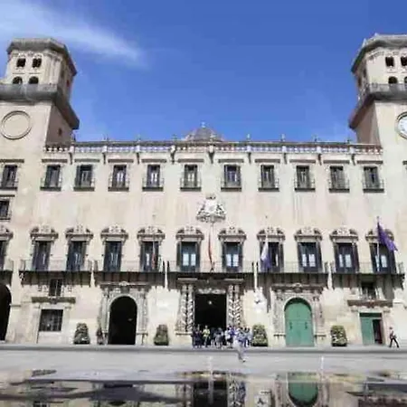 Charming & Spacious In Historic Centre & Short Walk To * Alicante